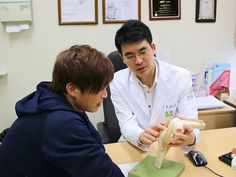 Bác sĩ Hàn Quốc hé lộ chi tiết về dây chằng đầu gối của Tuấn Anh