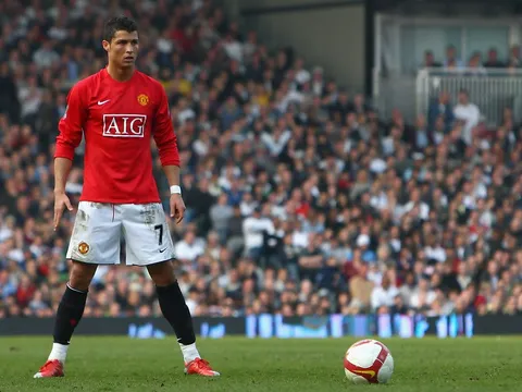 "Ronaldo muốn gia nhập Man Utd với Mourinho"