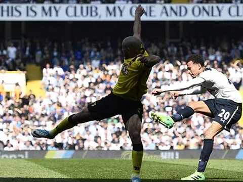 'Gà trống' bay cao, 'phả hơi nóng' vào Chelsea