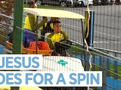Gabriel Jesus phấn khích khi trở lại sân tập của Man City
