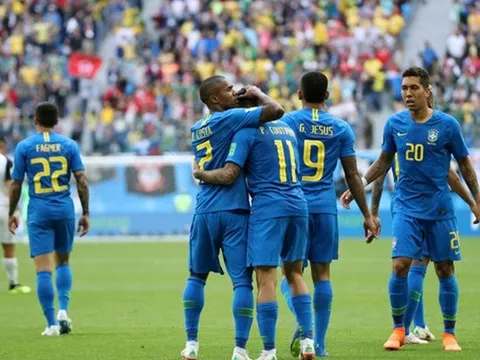 Gabriel Jesus gặp vấn đề với Firmino?