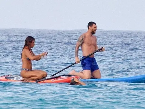 Gác chuyện "thế sự", Messi khua mái chèo giữa mênh mông sóng nước