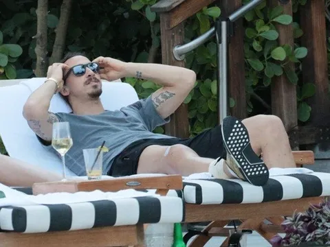 Gác lại nỗi buồn chấn thương, Ibra đi nghỉ ở Miami