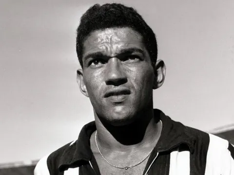 Hài cốt huyền thoại bóng đá Brazil Garrincha bị... mất tích