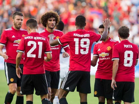 Gary Neville: Man Utd cần 5 tân binh để vô địch