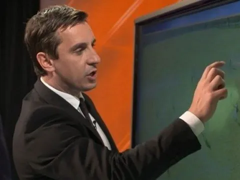 Gary Neville nhập cuộc khẩu chiến giữa Salah và De Bruyne