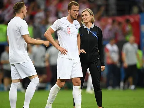 Gary Neville tiết lộ lý do Harry Kane "mất tích" trong trận đấu với Croatia