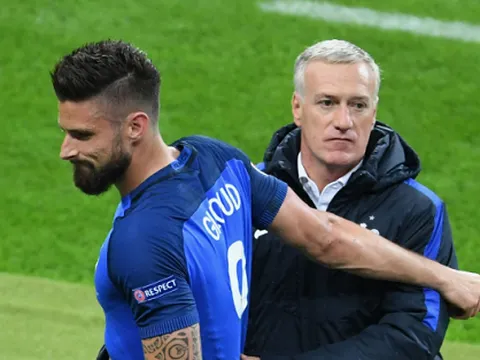 Gạt hàng loạt hảo thủ, Deschamps đang chơi canh bạc với danh tiếng của mình