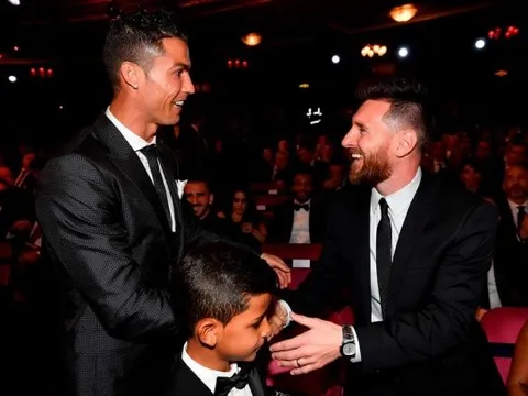 Gerrard nói lời thẳng thắn về Ronaldo và Messi