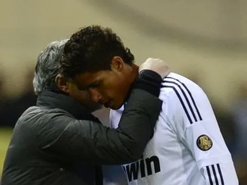 Mourinho: 'Varane đã đặt 1 chân đến Man Utd nhưng...'