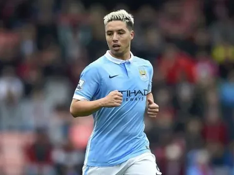 Nasri bị toàn đội Man City "tẩy chay" vì quá kiêu ngạo