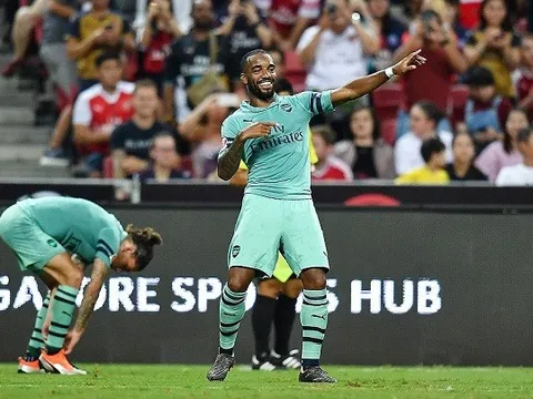Ghi 2 bàn trong 4 phút, Lacazette chiếm trọn niềm tin của Emery