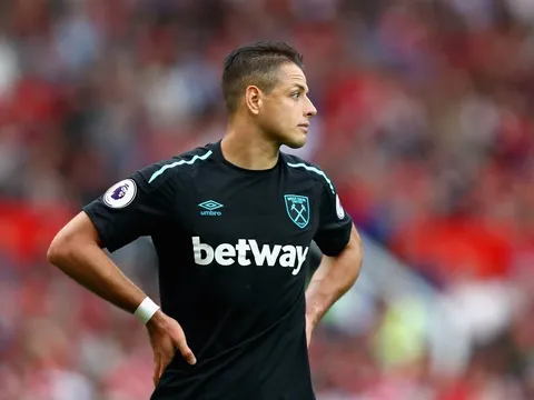 Ghi bàn, Chicharito tiếp tục có thống kê gây sốc