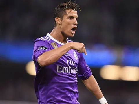 Ghi bàn như 'điện', Ronaldo vượt Messi giật giải 'Vua phá lưới' Champions League