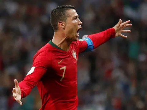 Ghi bàn từ chấm 11m, Ronaldo tỏ thái độ bí hiểm