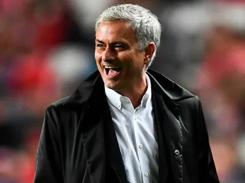 Giá trị của Mourinho: Không thành "tiên" cũng được "tiền"