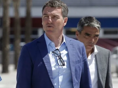 Giám đốc Robert Fernandez: Barca đang đàm phán với Liverpool và Dortmund