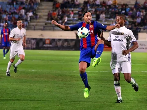 Giao hữu: Huyền thoại Barcelona 3-2 Huyền thoại Real Madrid