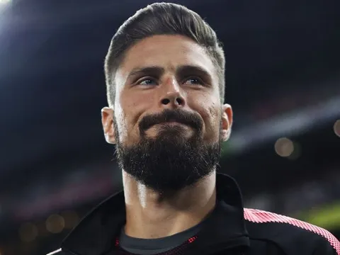 Giroud 'sôi máu' khi bị hỏi về tương lai tại Arsenal