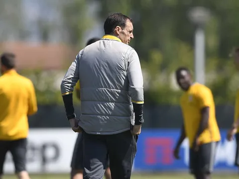 Giữ đúng tuyên bố, Allegri kết thúc sớm 'ngày vui' của Juventus