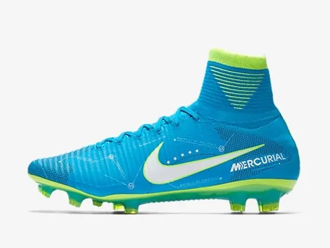 Giữa bão tin đồn, Neymar khoe giày "siêu độc"