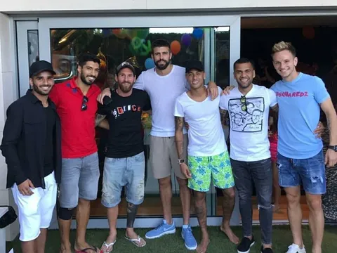 Giữa 'tâm bão', Neymar trở lại Barca, tái ngộ Messi, Suarez