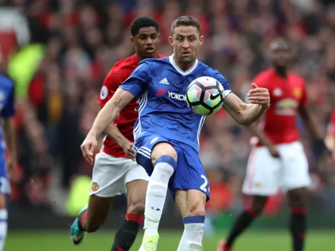 Giúp Lingard ở tình huống Herrera ghi bàn, Cahill bị 'ném đá' tơi bời