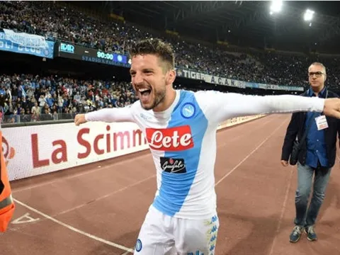 Giúp Napoli hủy diệt Fiorentina, Mertens áp sát Dzeko