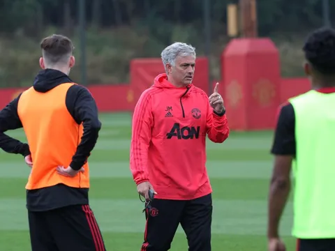Góc Man Utd: Liệu Mourinho có giải được “lời nguyền mùa thứ 3”?