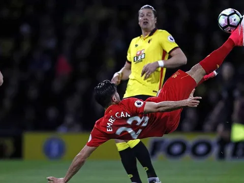 Góc siêu phẩm: Emre Can 'ngã bàn đèn' thần sầu sút tung lưới đối phương