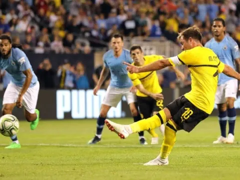 Gotze nổ súng, làm lu mờ trận ra mắt của Mahrez