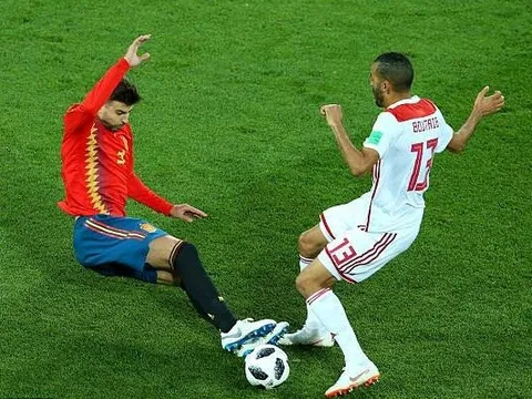 'Gerard Pique xứng đáng bị đuổi khỏi sân'