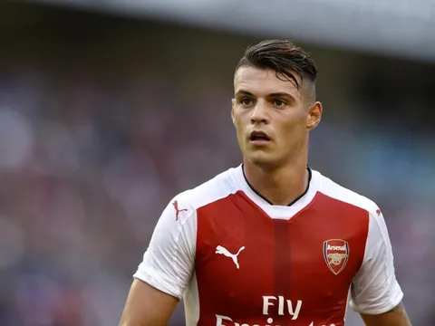 Granit Xhaka chơi cực hay trận gặp Chelsea