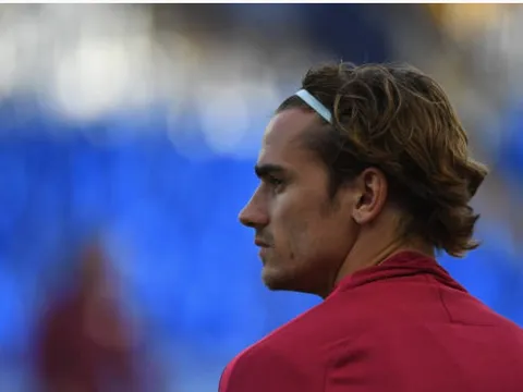 Griezmann cười không nổi khi đặt chân tới King Power