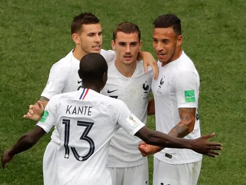 Không ăn mừng bàn thắng may mắn, Griezmann được CĐV Uruguay khen ngợi