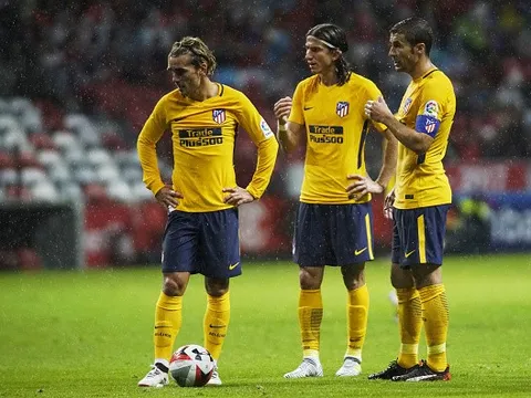 Griezmann và các đồng đội 'tịt ngòi' trong ngày mưa tầm tã tại Mexico