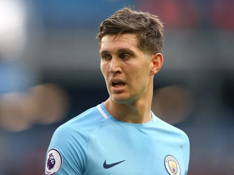 Guardiola quyết biến John Stones thành một tiền vệ