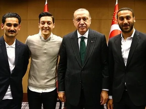'Gundogan, Ozil quá may khi còn được tuyển Đức giữ lại'