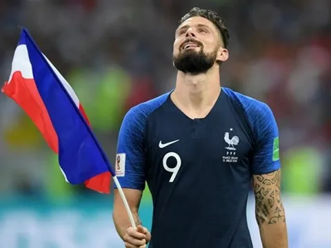 HÀI HƯỚC: Giroud thực hiện lời hứa cạo đầu sau World Cup