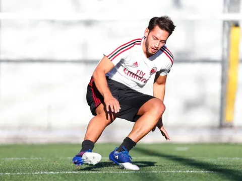 Hakan Calhanoglu thể hiện ra sao trước Crotone?