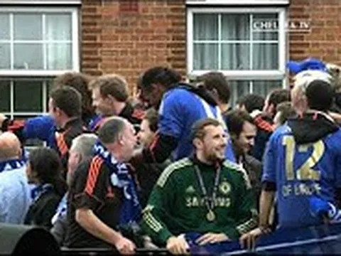 Hàng nghìn người ra đường ăn mừng chiếc cúp CL của Chelsea