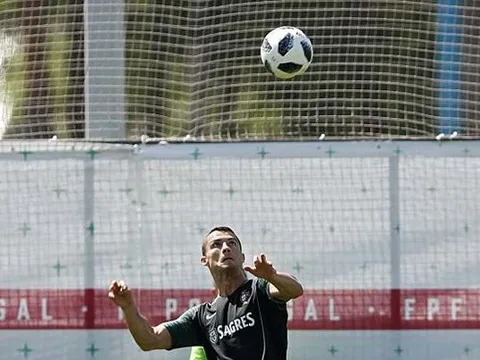 Hậu hat-trick, Ronaldo tiếp tục luyện tuyệt kĩ trên sân tập