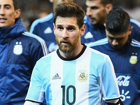 Hãy để thiên tài Lionel Messi chơi bóng