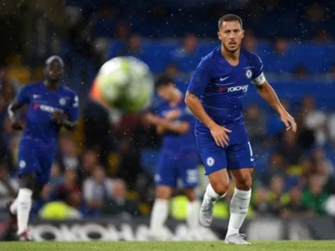 Hazard có biểu hiện lạ, NHM Chelsea mừng thầm?