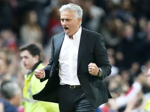 Hé mở bài nói chuyện của Mourinho trong phòng thay đồ M.U sau chiến thắng Leicester