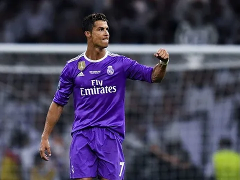 Không có tiền, đội bóng Đức vẫn mời chào Ronaldo và Ibra