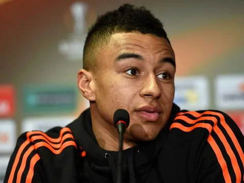Hết làm đồng đội, Lingard vẫn khen Rooney hết lời