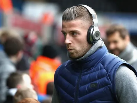Man Utd rộng đường có trung vệ Tottenham