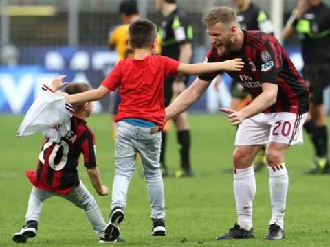 Highlights: AC Milan 4-1 Verona (Vòng 36 Serie A)