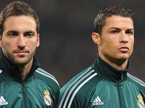 Higuain đấu Ronaldo và Serie A trở lại thời xưa cũ